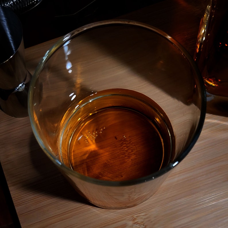 Vaso de roca con monograma grabado para bodas, regalo personalizado para bodas, copa de boda personalizada, regalo para padrinos de boda - pgsL12738196 imagen 3