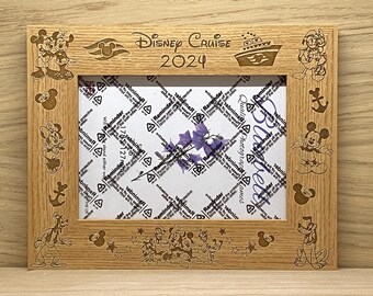 ディズニー・クルーズをテーマにした、名入れ可能な刻印入りフォト