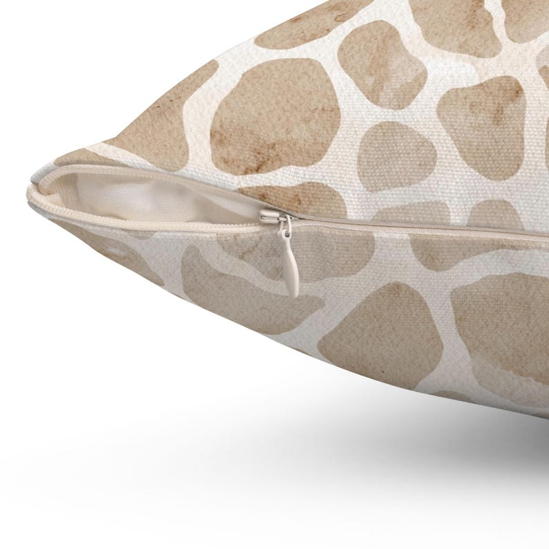 Cuscino quadrato in poliestere filato con stampa giraffa, motivo acquerello con fauna selvatica, decorazione con design safari, unico nel suo genere. immagine 9