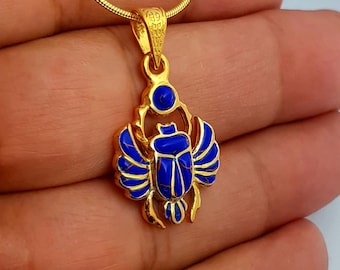 KHEPRI ラピスラズリ象嵌ペンダント、彫刻されたラピスラズリの