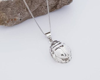 Halsband i egyptisk skarabé i sterlingsilver, lyckoamuletter