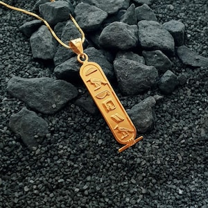 Ägyptische Kartusche Goldkette, Name Schmuck aus Ägypten, personalisierter Kartusche Anhänger, 14k Gold Vermeil, Ankh auf der Rückseite.