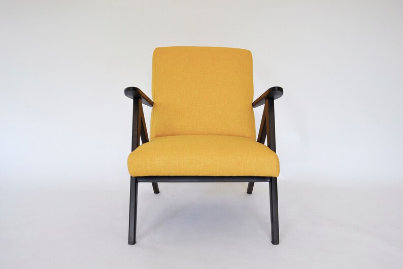 Polonais Indie Retapissé Jaune Tissu Marron Bois Fauteuil A. Dutka 1960s Mid Century Modern Indie vintage Boho Design Retro Furniture image 2