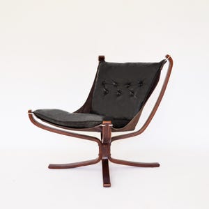 Vintage Black Leather Plywood Falcon Chair Sigurd Ressell Vatne Møbler 1970s Norway Scandinavian Mid Century Modern Minimalist Furniture