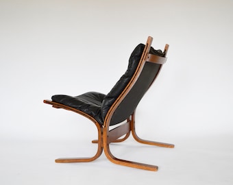 Vintage Black Leather Brown Plywood Siesta Chair Ingmar Relling Westnofa Norway 1970s Scandinavian Mid Century Modern Furniture Design Icon