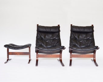 Sillas Siesta vintage de cuero negro con respaldo alto y juego otomano de 3 muebles modernos escandinavos de mediados de siglo de Ingmar Relling Dinamarca de la década de 1970