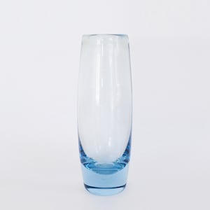 Holmegaard firmado por Lutken Slender Vase Akva Color Transparend Color Hand Plown Glass 1960s Denmark Original Vintage Scandinavian Glass