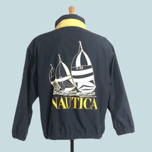 Chaqueta con estampado náutico azul marino y amarillo vintage de los años 90, abrigo náutico, cortavientos, chaqueta preppy con estampados grandes vintage de los años 90, estilo deportivo, para hombre, talla mediana