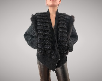 Kurtka z czarnego futra i skóry z lat 80. Czarno-niebieski krótki płaszcz metaliczny sweter z dzianiny Schjelde Glamorous Projektant lat 80. XX wieku Duży rozmiar XL