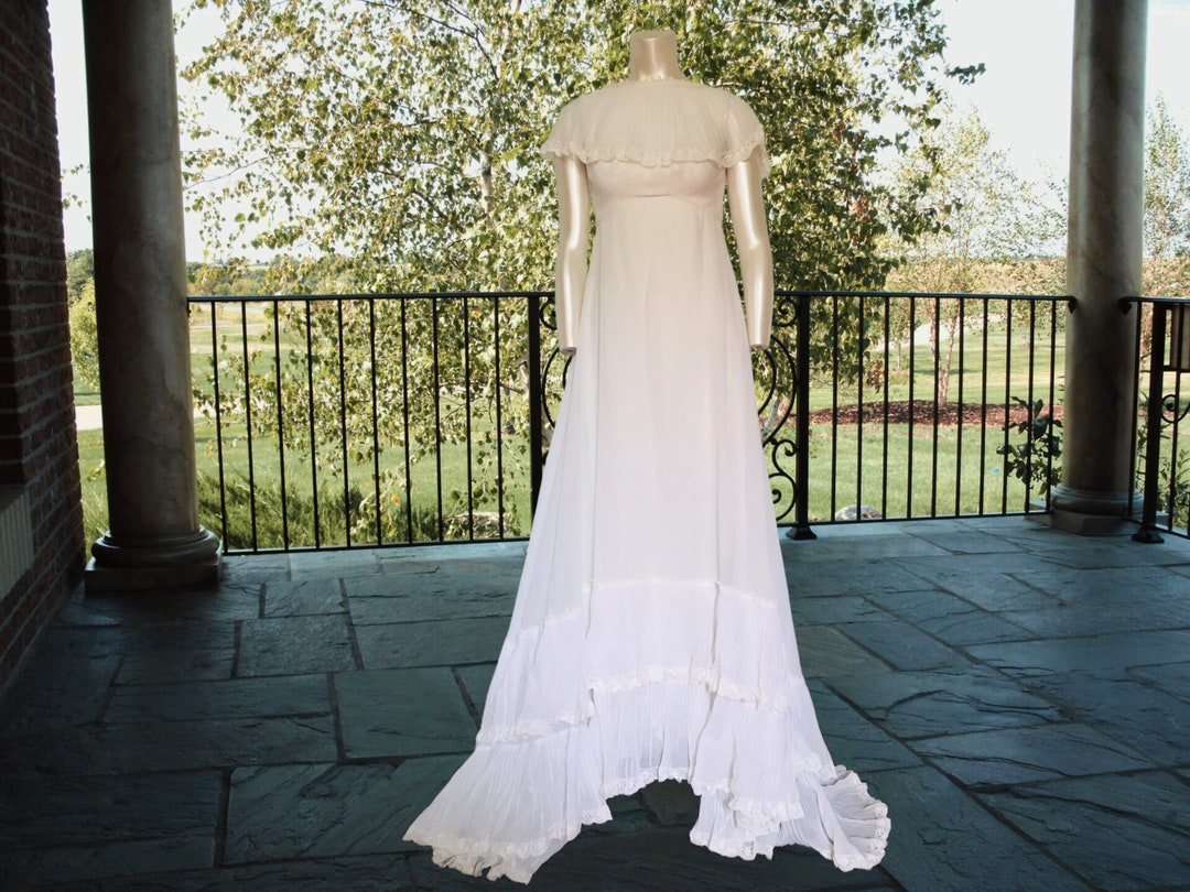 70s Vintage Maxi Ivory Linen Dress With a Train Sleeveless High