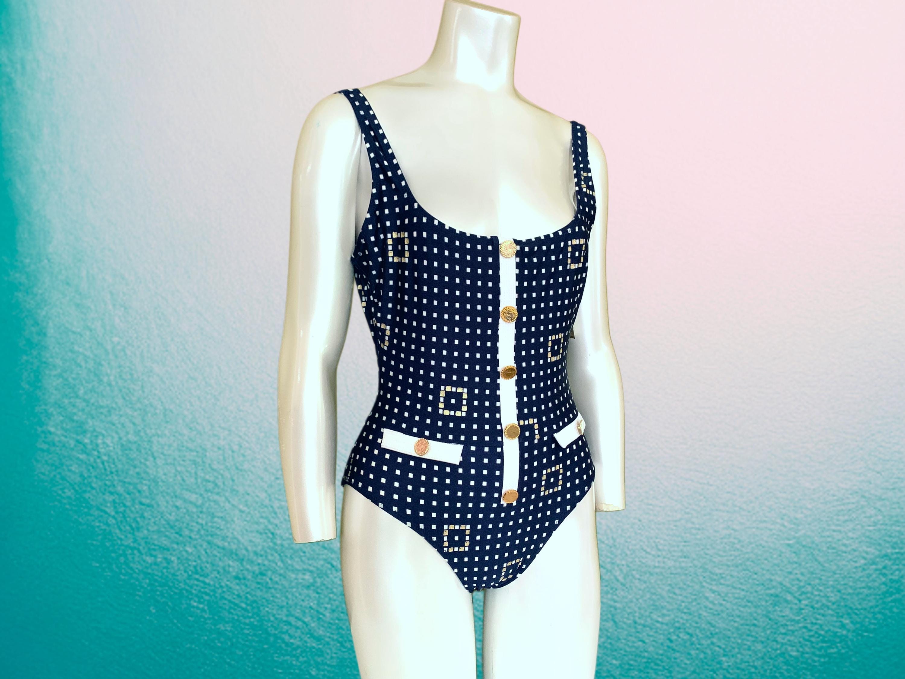 Maillot de bain rouge à carreaux des années 1950 avec nœud papillon