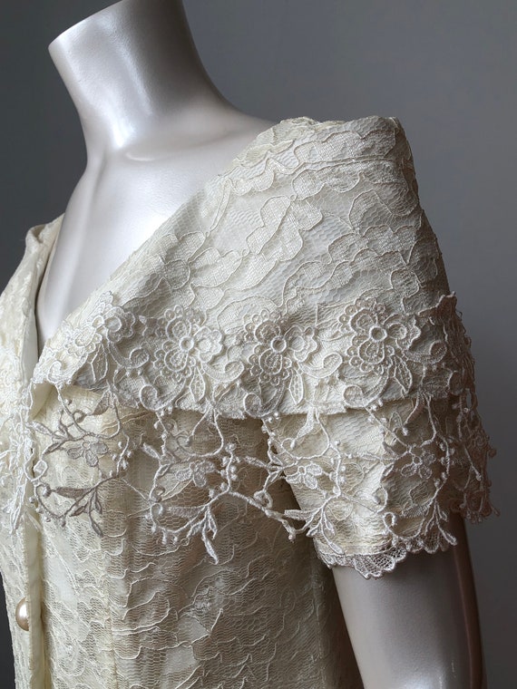 80's Vintage Ivory Lace Mantle Collar Short Sleev… - image 4