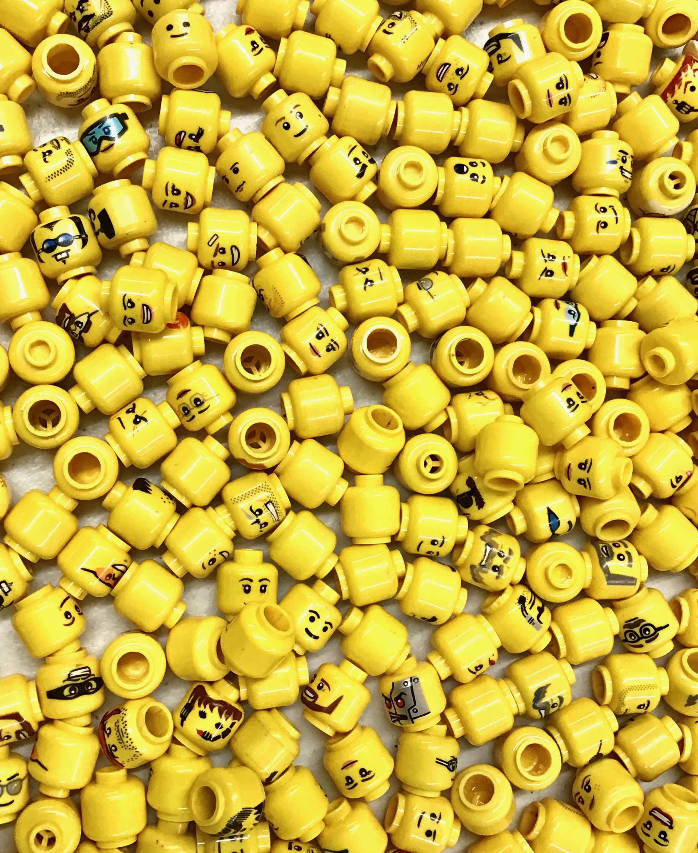 専用1 LEGO Lot of 50 YELLOW Minifigure Head Pieces! - 50 Pack Huge