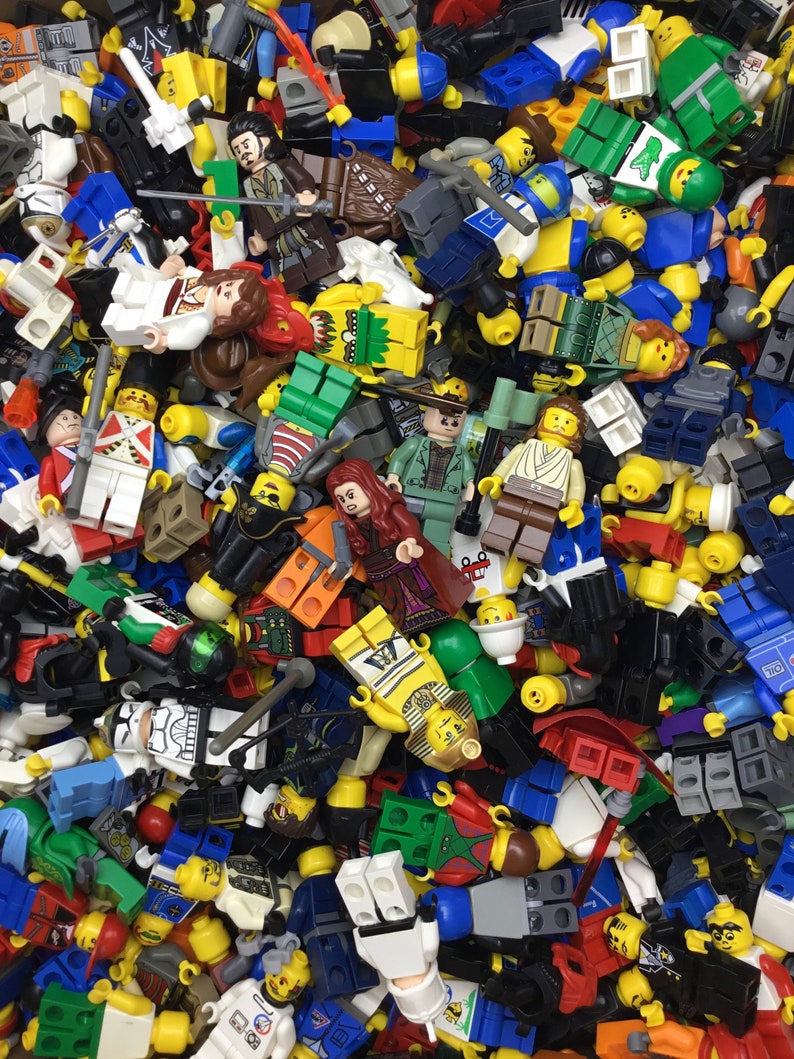 100 minifigures