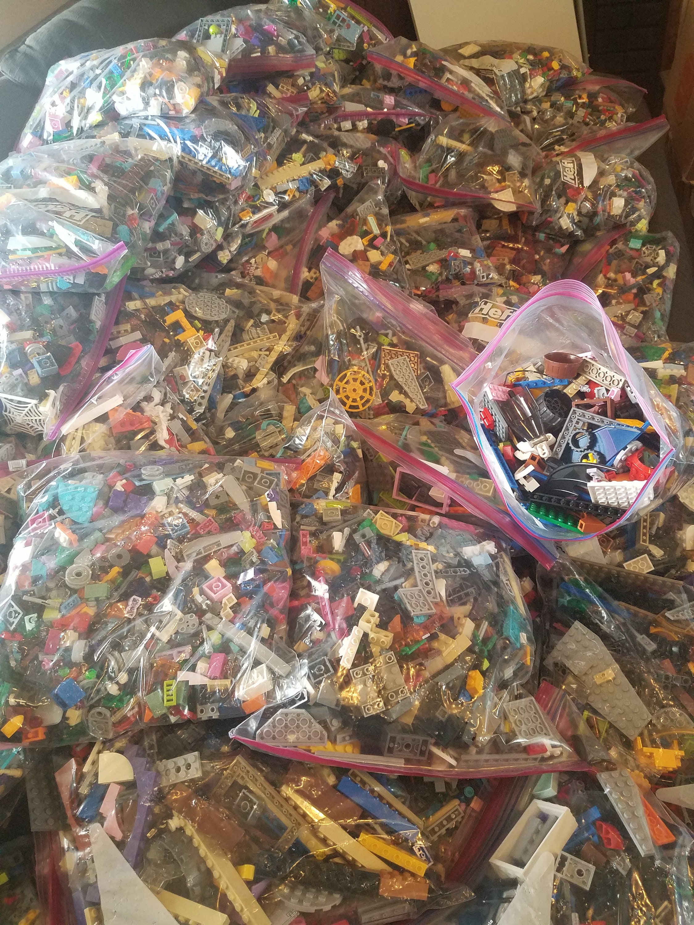 Lot of 1000 Legos Bulk Random Assort. Parts, Peces, & Brcks Fast/Free Lot of 1000 Legos Bulk Random Assort. Parts, Peces, & Brcks Fast/Free