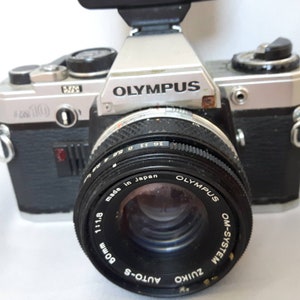 Olympus OM10 35mm SLR Film Camera with 50mm Zuiko Auto S Lens 1:1.8 Japan For Parts Repair