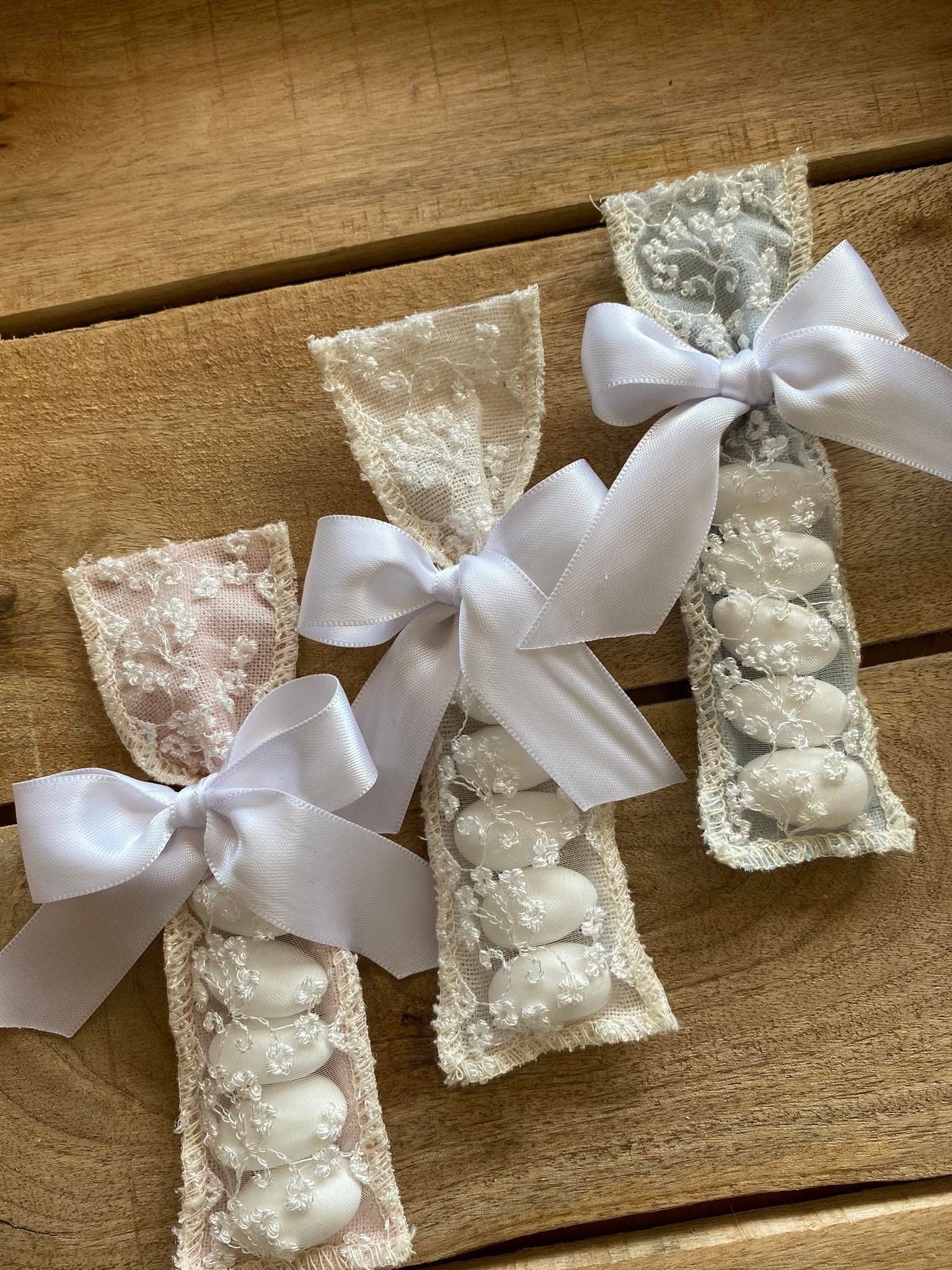 Bomboniera Matrimonio Con Sacchettino Con Pizzo Con Confetti