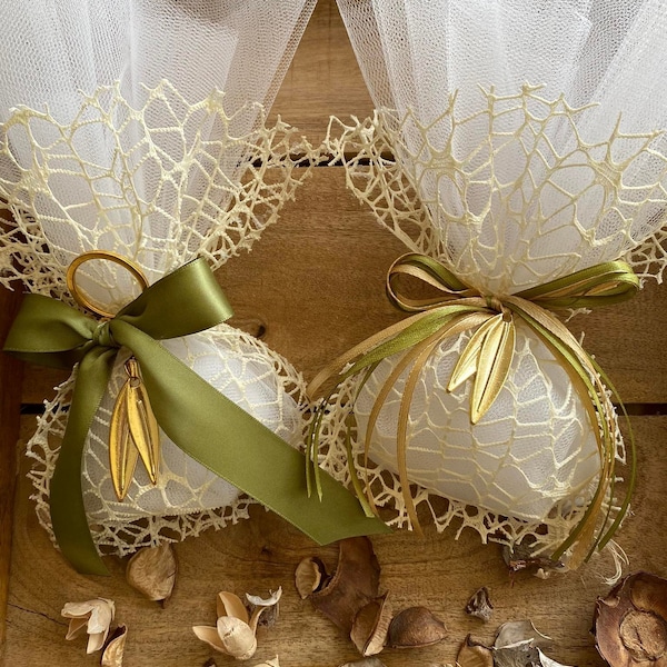 Tulle Net Wedding Favor with Ivory Pouch and Gold plated Olive Tree Leaf Keyring, Koufeta Greek Orthodox Wedding Bomboniere, Guest Gift