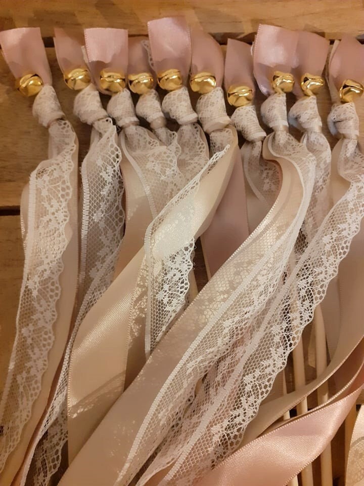 20 baguettes mariage avec rubans satin rose et beige, clochettes