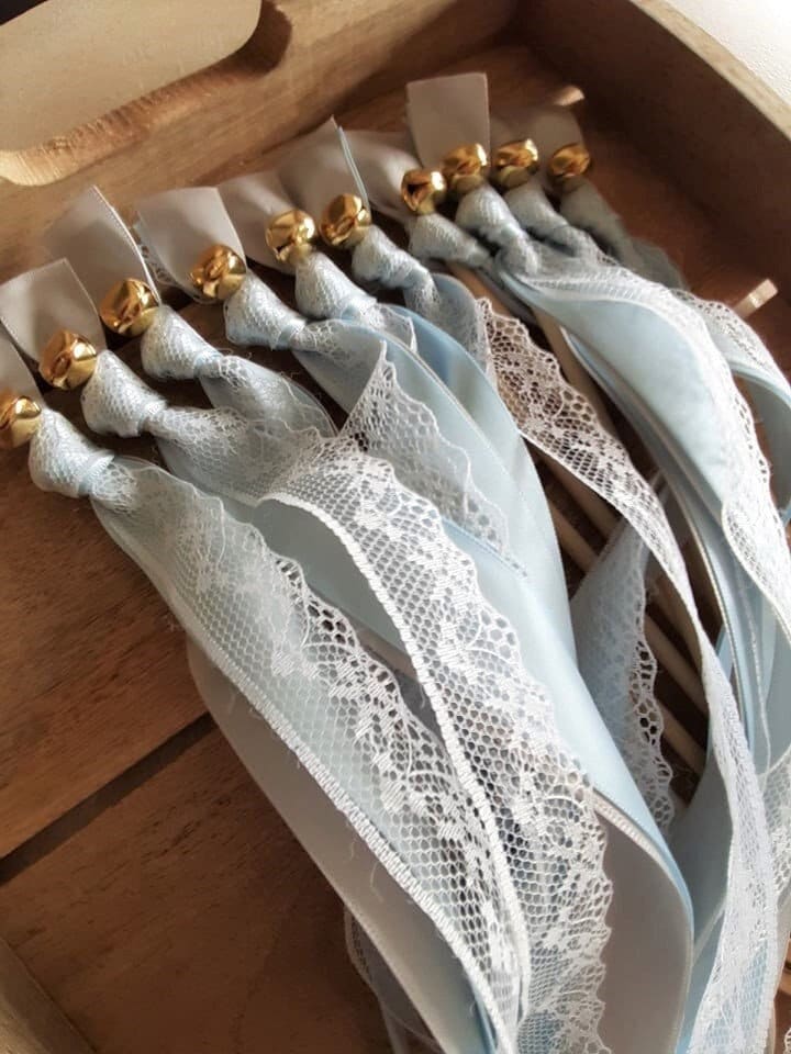 20 baguettes de mariage bleu clair et argent avec cloche dorée