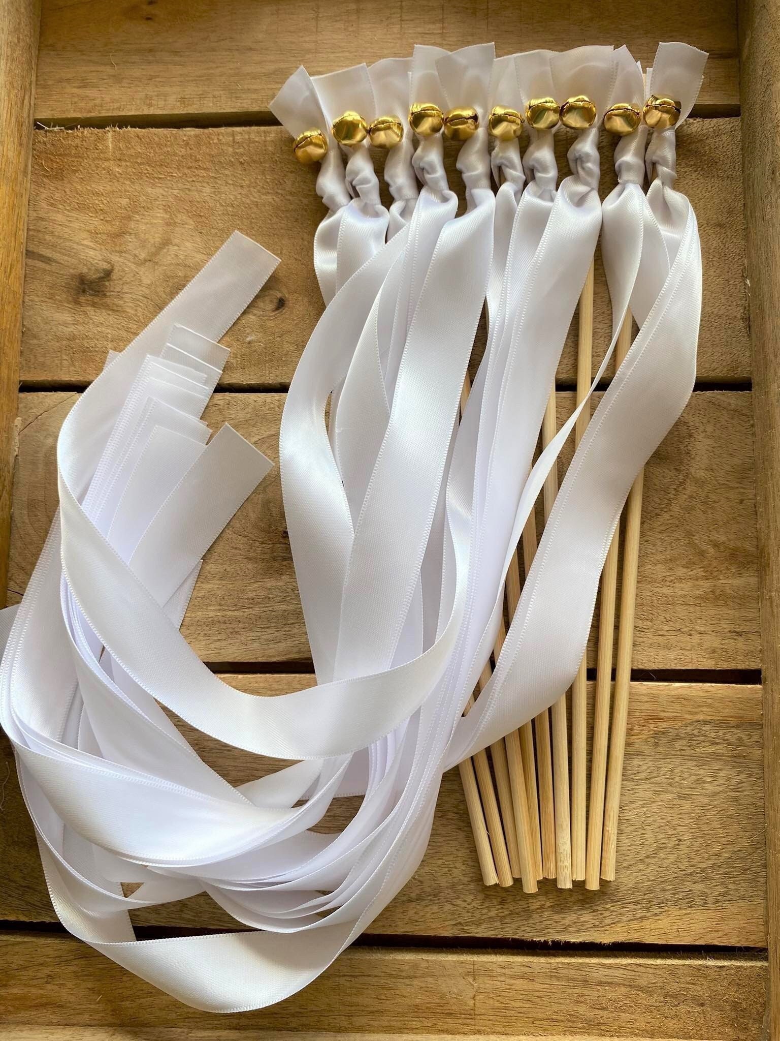 Baguettes de mariage avec cloches dorées – 20 pièces en satin