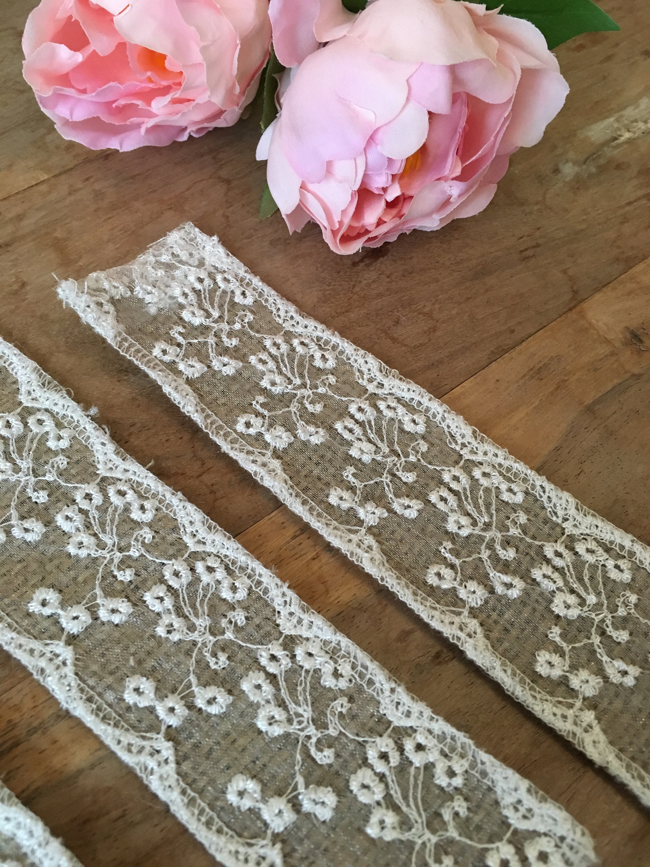 Pochette cadeau en jute avec dentelle florale pour événements