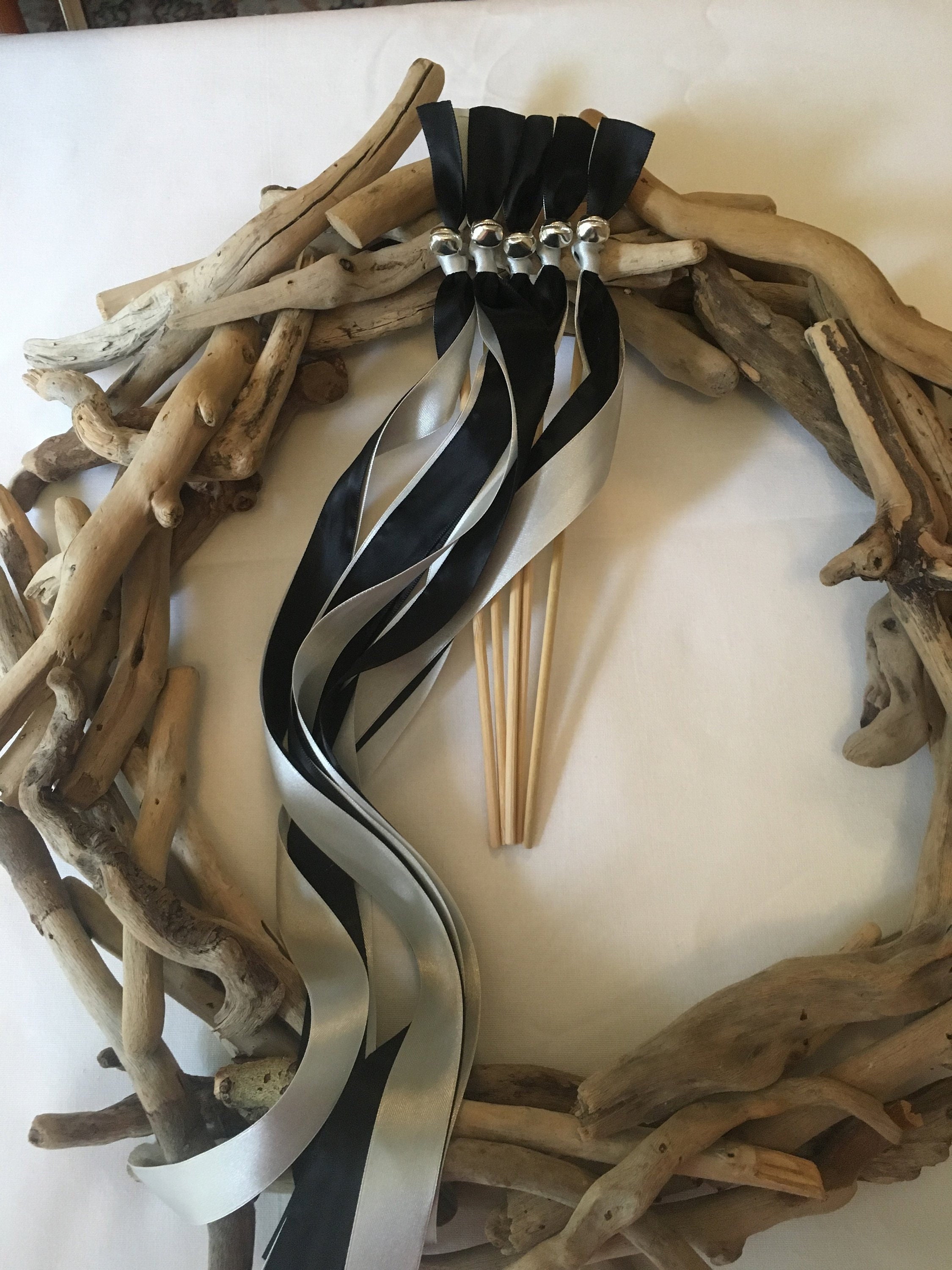 100 baguettes de mariage avec grelots argentés et rubans satinés