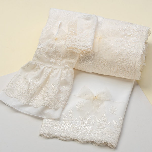 Ladopana en coton de luxe pour bébé fille avec somptueuse dentelle française, baptême grec, baptême orthodoxe, serviette faite main, toile cirée et sous-vêtements