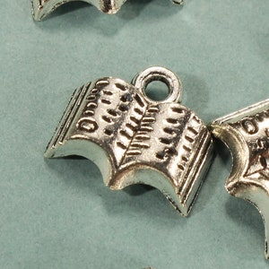 Petites breloques d'école de lecture 2D couleur argent vieilli antique livre 12 mm - 0744