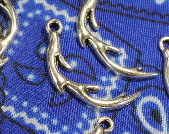 Antler 26mm Antique Silver Tone Single Sided Western Wilderness Hunting Charms - 1029