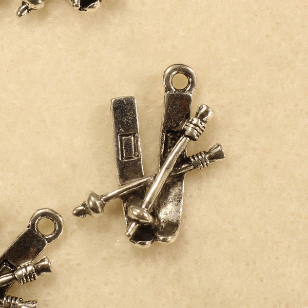 Snow Skis 22mm Antique Silver Tone Single Sided 2D Winter Sports Charms - 1150