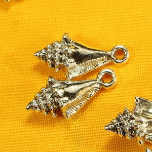 Conch Shell 22mm Antique Silver Tone 3D Ocean Beach Charms - 1225