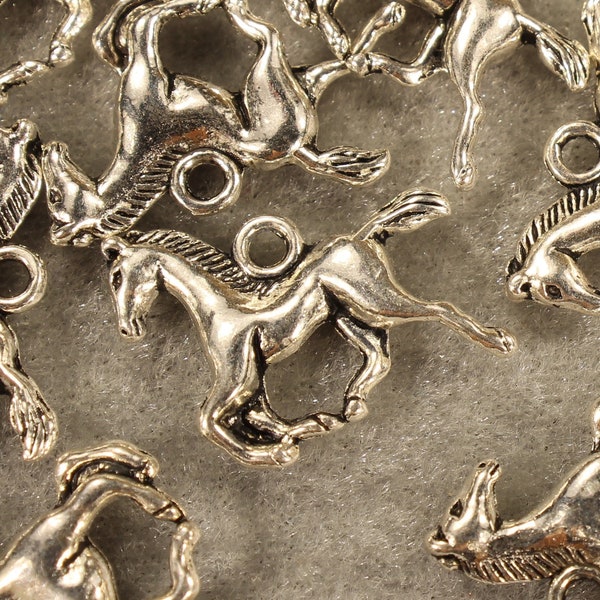 Running Horse 20mm Antique Silver Tone 3D Animal Charms - 0630