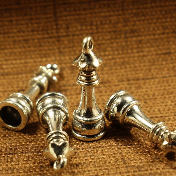 Queen Chess Piece 23mm Antique Silver Tone 3D Game Piece Charms - 0151