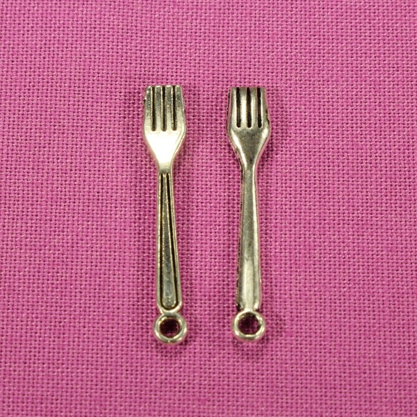 Fork 25mm Antique Silver Tone 3D Household Kitchen Utensil Charms - 0635