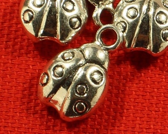 Marienkäfer 15 mm Antik Silber Ton doppelseitige Gartenarbeit Insekt Charms - 0199