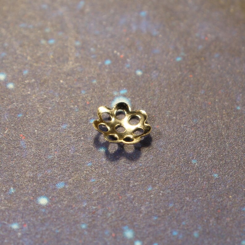 0985 Honeycomb Design 6mm Metal Alloy Silver Tone Single Sided Bead Caps