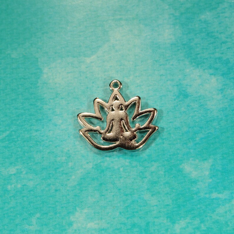 Yoga Lotus Flower 18mm Antique Silver Tone Die Cut Single Sided Floral Meditation Charms 0929 image 9