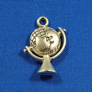 Globe On A Stand 21mm Antique Silver Tone 3D Travel Charms - 0011