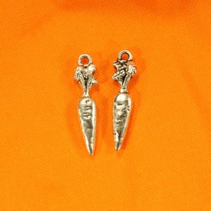 Carrot 25mm Antique Silver Tone 3D Garden Vegetable Food Charms - 0917
