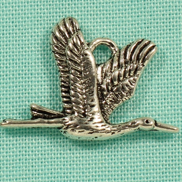 Flying Goose or Crane 21mm Antique Silver Tone 3D Bird Charms - 0068