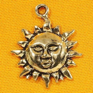 Sun 22mm Antique Silver Tone Single Sided 2D Celestial Charms - 0088