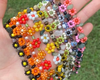Flower chain necklace with semi-precious stones, glass bead necklace, floral necklaces, nature jewelry, boho fairy y2k cottagecore jewelry