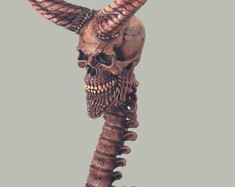手作りヘルボーイの頭蓋骨像：コミックファンアートの装飾