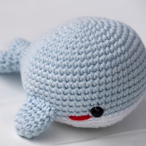 Ballena Azul a ganchillo 100% algodón personalizable. Peluche ballena amigurumi apto para niños 3 imagen 1