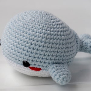 Ballena Azul a ganchillo 100% algodón personalizable. Peluche ballena amigurumi apto para niños 3 imagen 2