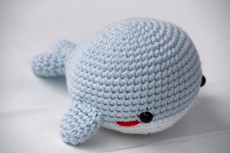 Ballena Azul a ganchillo 100% algodón personalizable. Peluche ballena amigurumi apto para niños 3 imagen 1