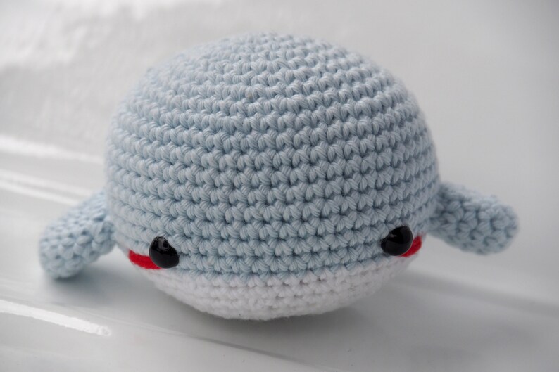 Ballena Azul a ganchillo 100% algodón personalizable. Peluche ballena amigurumi apto para niños 3 imagen 4