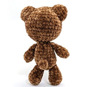 Gehäkelter brauner Teddy Bär aus weichem, samtigem Mikrofaser-Garn. Amigurumi Chenille Stofftier Teddybär für Kinder 3 geeignet. Mittlere Größe Bild 7