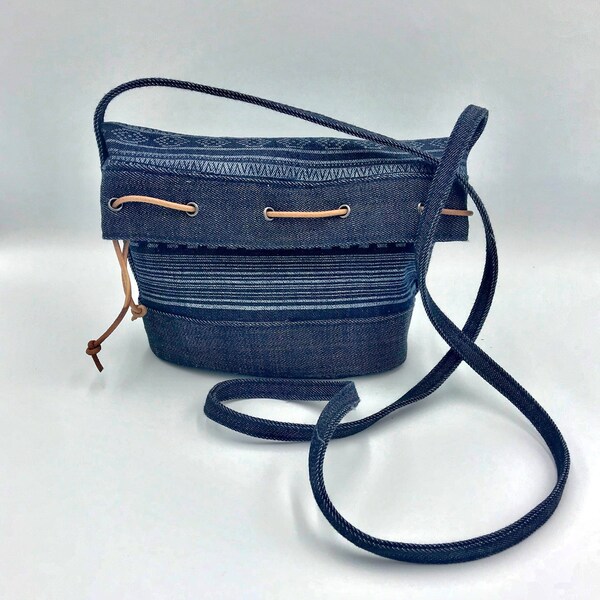 Ovalförmige Jeans-Eimertasche, umfunktionierte Jeans-Tasche, Schultertasche, Jeans-Tasche, Upcycled Jeans-tasche, Hobo-Tasche, Hüfttasche, recycelte Jeans-tasche